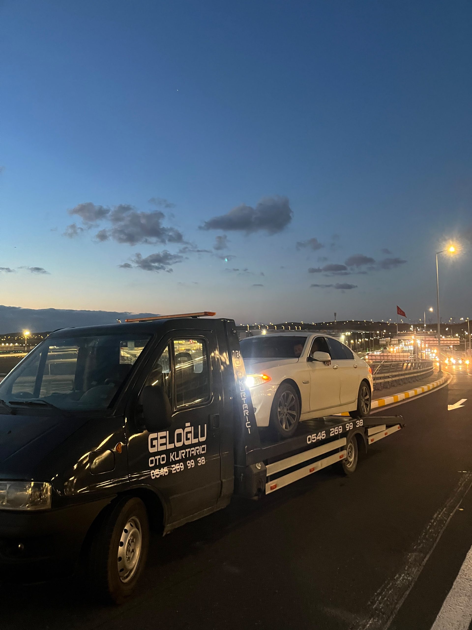 Geloğlu Oto Kurtarıcı gece araç taşıma hizmeti